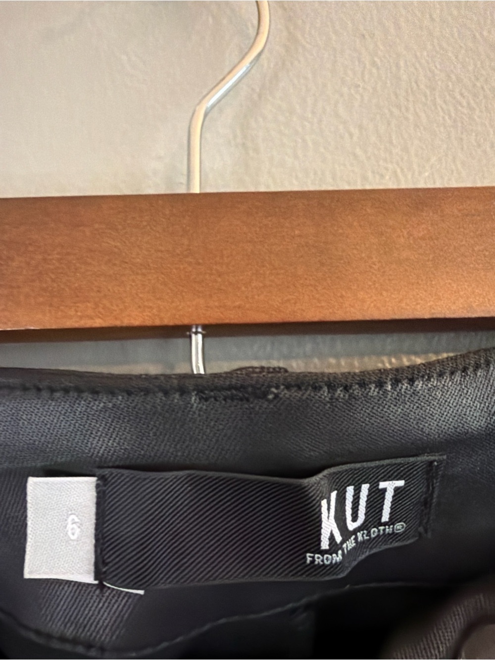 KUT from the Kloth Black Coated Skinny Ankle Pants Size 6 Zip Hem - Picture 6 of 9